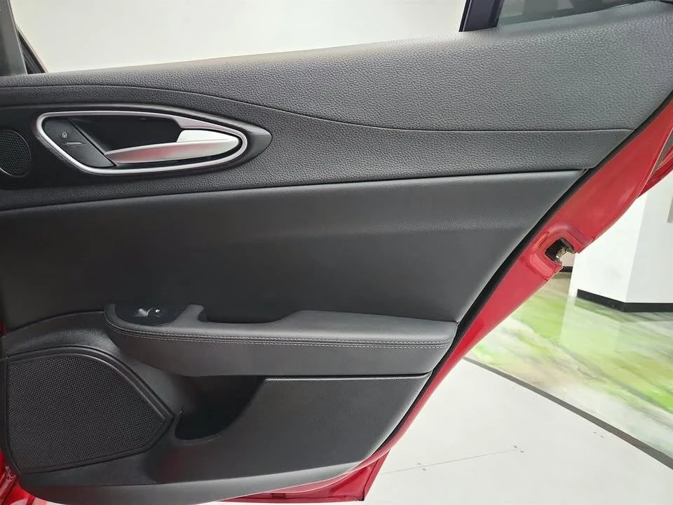 2017 Alfa Romeo Giulia - Image 19 of 20