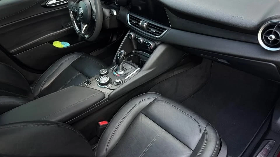 2017 Alfa Romeo Giulia - Image 4 of 6