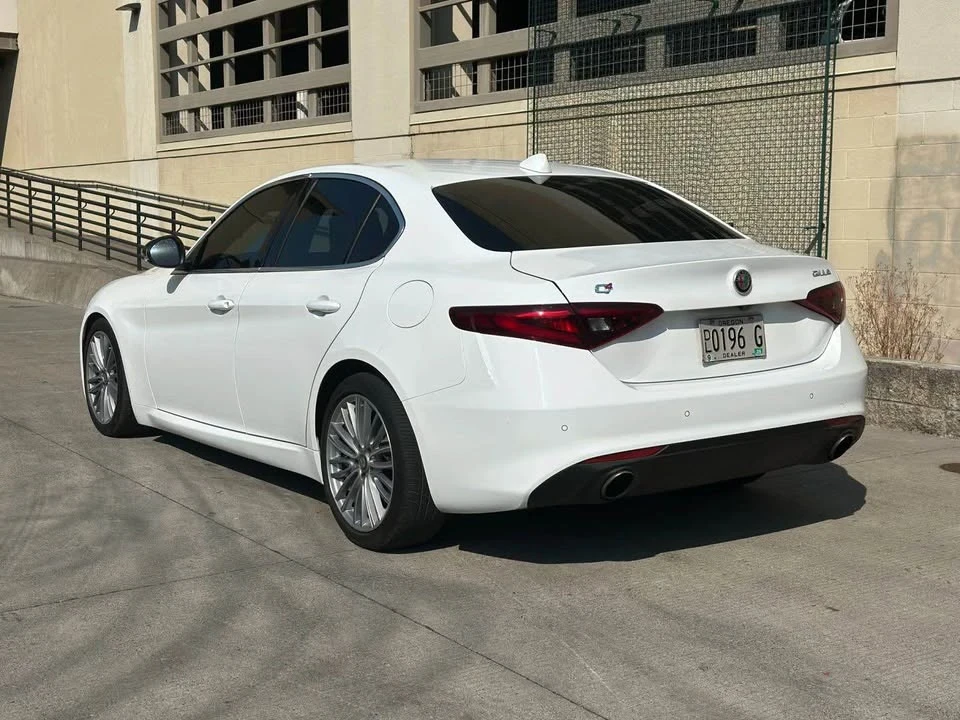 2017 Alfa Romeo Giulia - Image 4 of 19