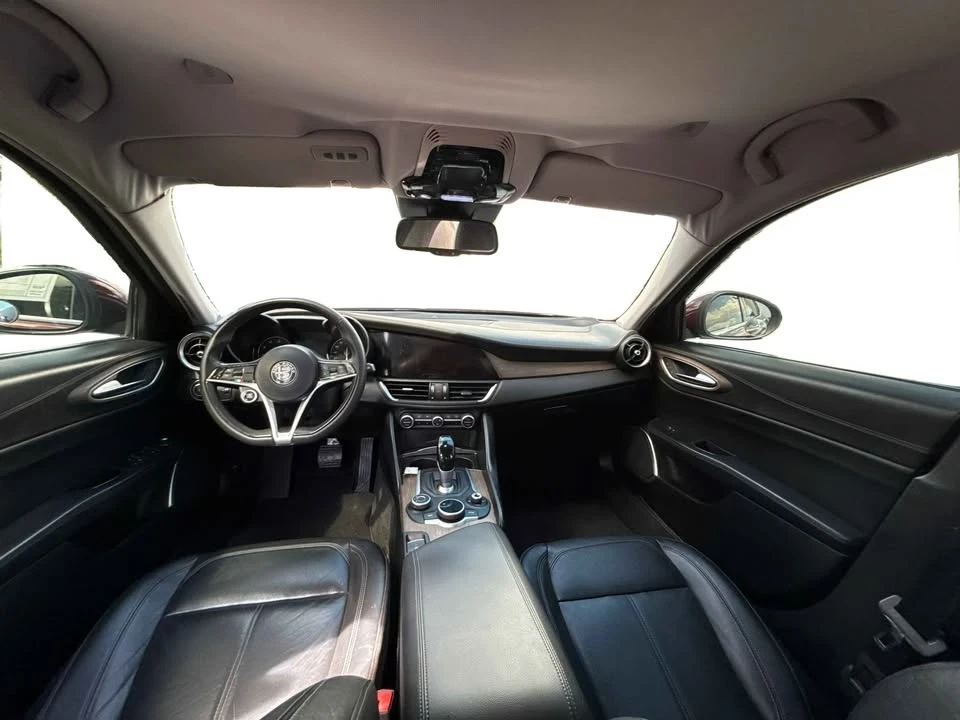 2017 Alfa Romeo Giulia - Image 9 of 12