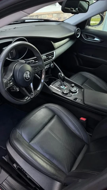 2017 Alfa Romeo Giulia - Image 3 of 6