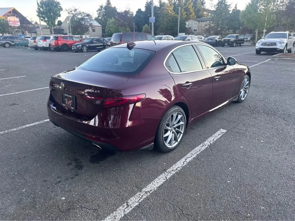 2017 Alfa Romeo Giulia - Image 5 of 16