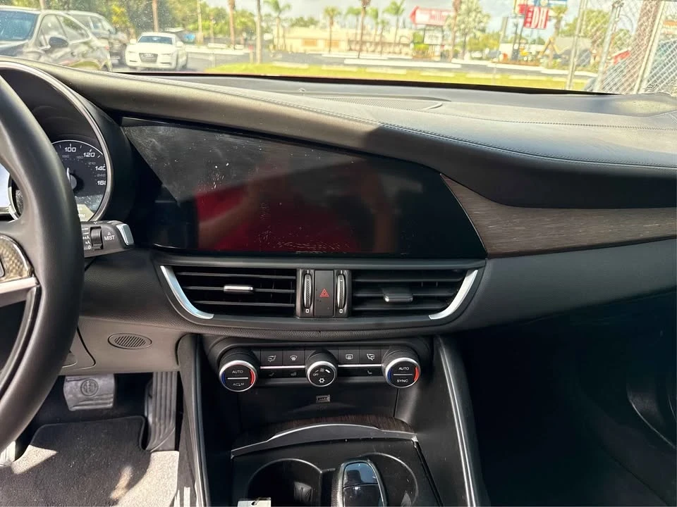 2017 Alfa Romeo Giulia - Image 11 of 12