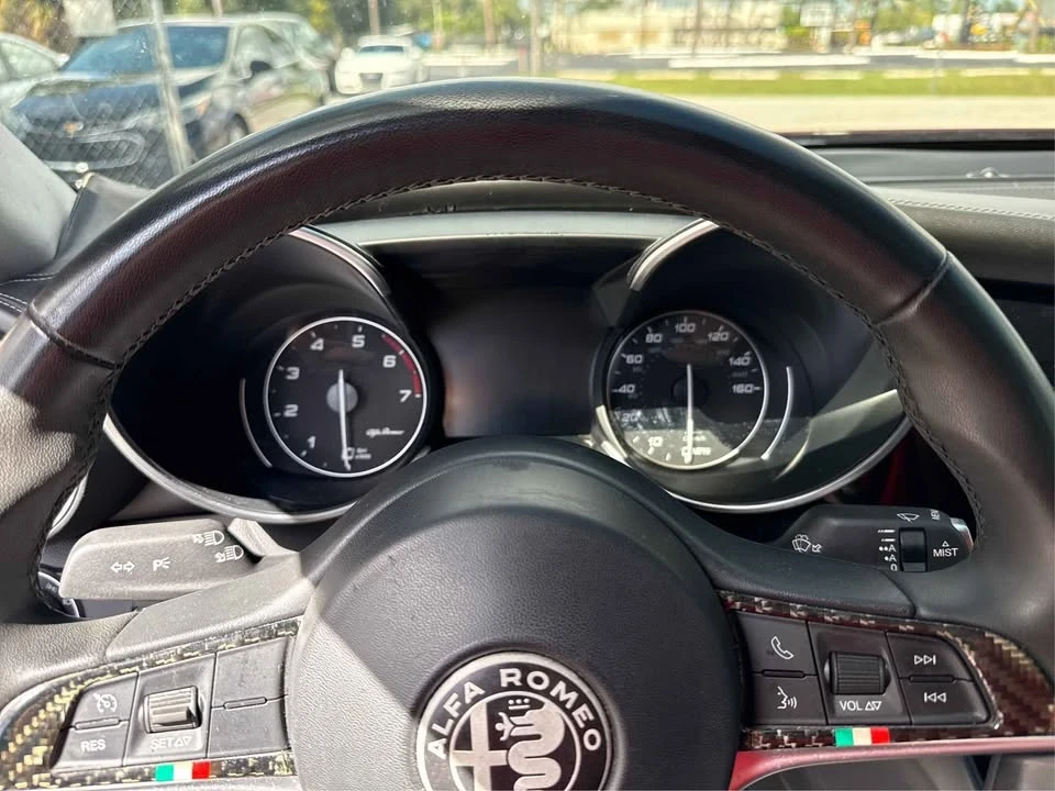 2017 Alfa Romeo Giulia - Image 10 of 12
