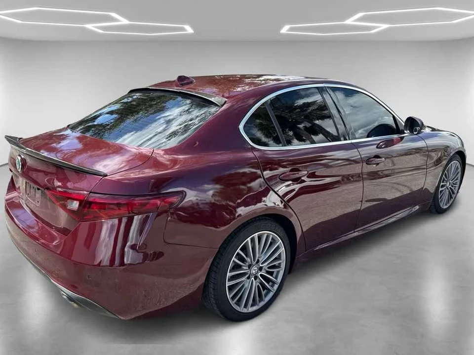 2017 Alfa Romeo Giulia - Image 5 of 12