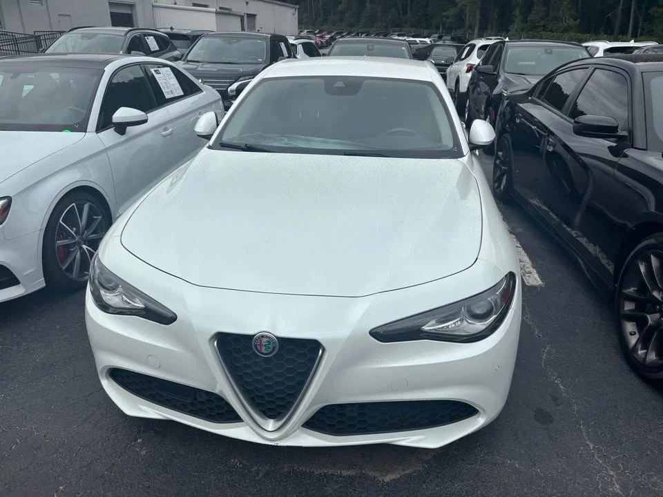 2017 Alfa Romeo Giulia - Image 5 of 6