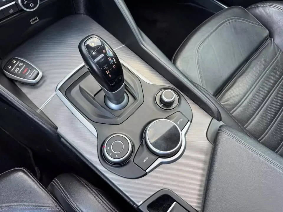 2017 Alfa Romeo Giulia - Image 16 of 19