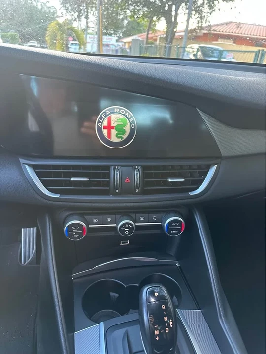 2017 Alfa Romeo Giulia - Image 5 of 10