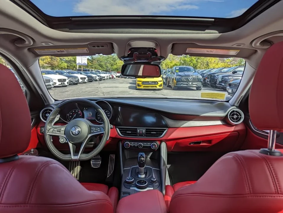 2017 Alfa Romeo Giulia - Image 16 of 19