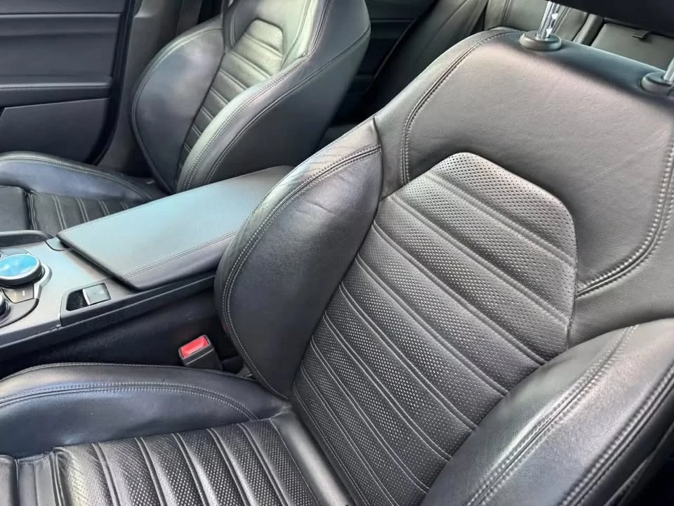 2017 Alfa Romeo Giulia - Image 17 of 19