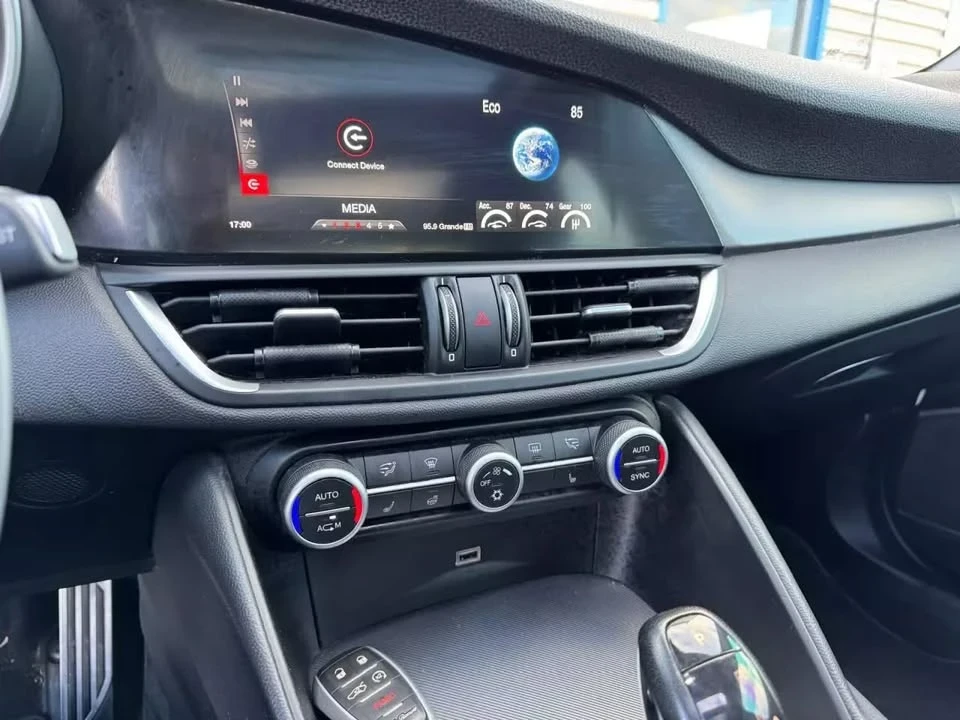 2017 Alfa Romeo Giulia - Image 13 of 20