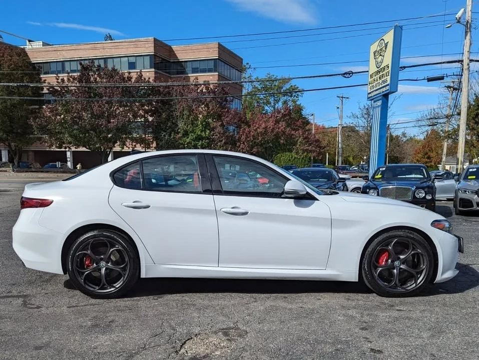 2017 Alfa Romeo Giulia - Image 5 of 19