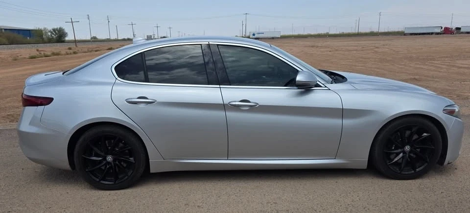 2017 Alfa Romeo Giulia - Image 5 of 14