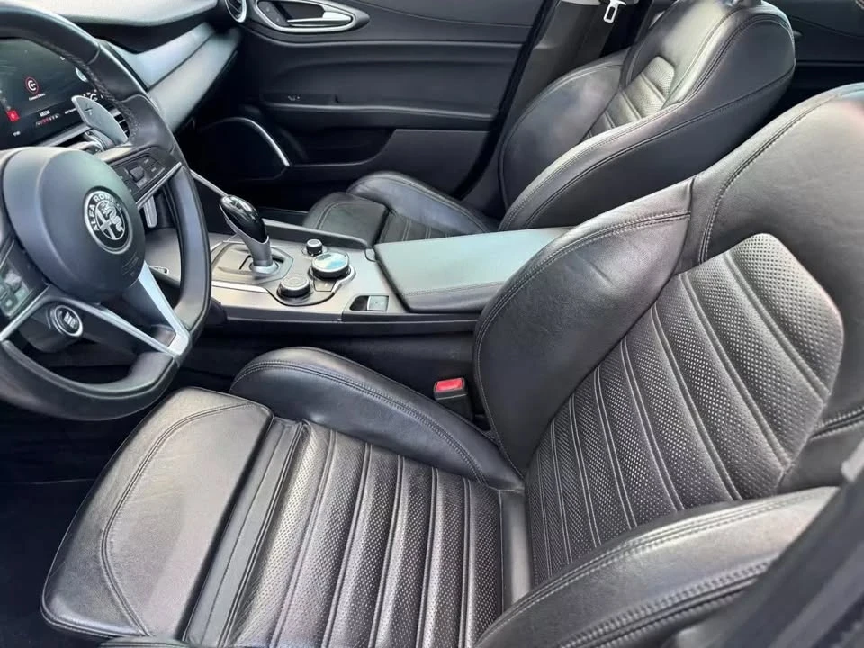 2017 Alfa Romeo Giulia - Image 11 of 20