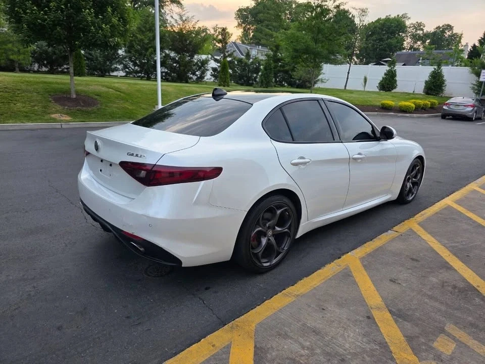 2017 Alfa Romeo Giulia - Image 5 of 15