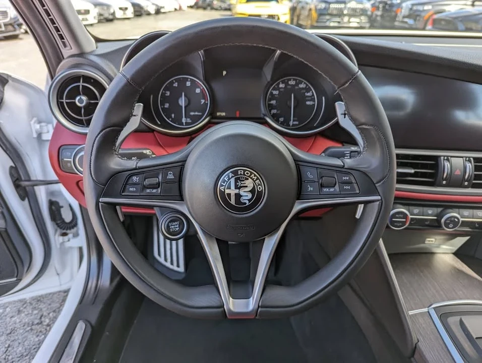 2017 Alfa Romeo Giulia - Image 11 of 19