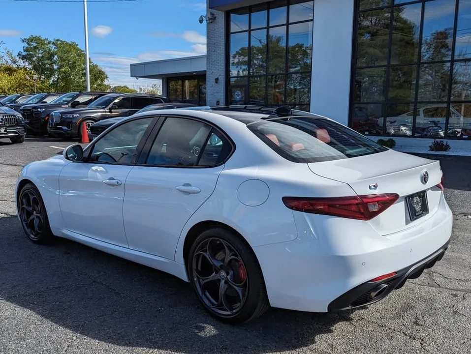 2017 Alfa Romeo Giulia - Image 8 of 19