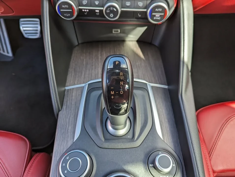2017 Alfa Romeo Giulia - Image 12 of 19