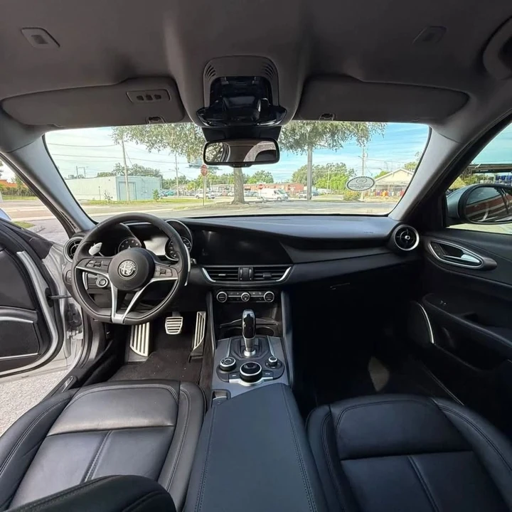 2017 Alfa Romeo Giulia - Image 10 of 13