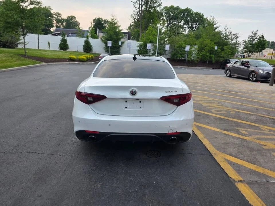 2017 Alfa Romeo Giulia - Image 7 of 15