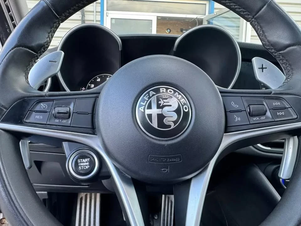 2017 Alfa Romeo Giulia - Image 9 of 19