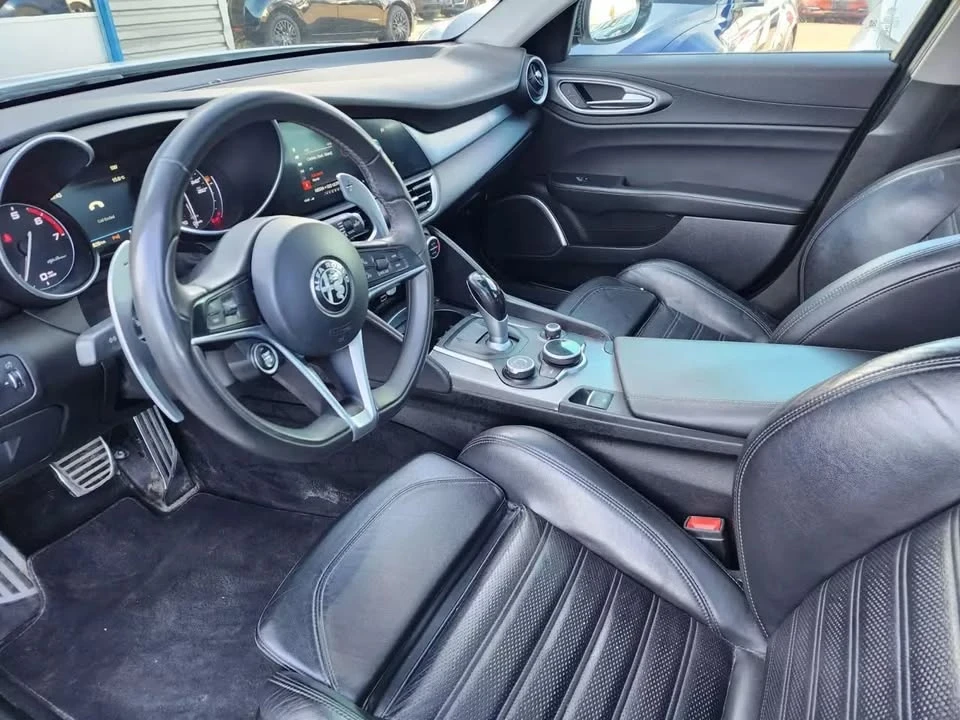 2017 Alfa Romeo Giulia - Image 9 of 12