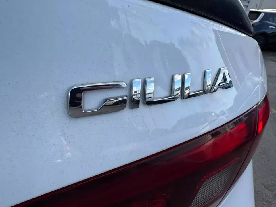 2017 Alfa Romeo Giulia - Image 6 of 19