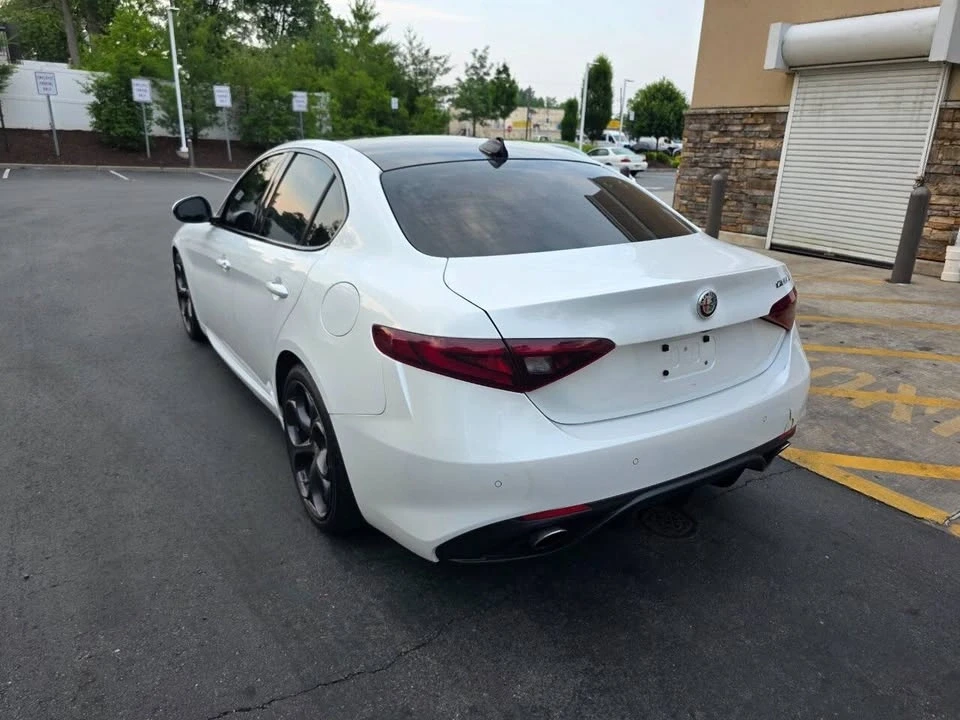 2017 Alfa Romeo Giulia - Image 8 of 15