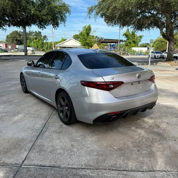 2017 Alfa Romeo Giulia - Image 7 of 13