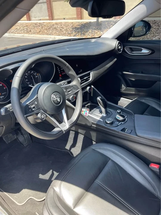 2017 Alfa Romeo Giulia - Image 5 of 6