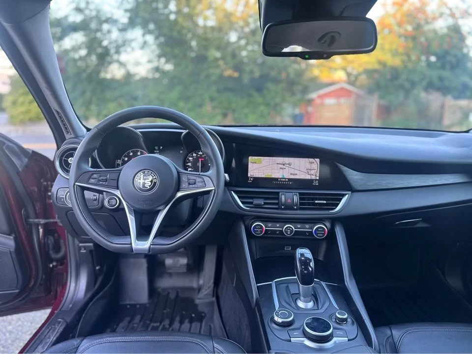 2017 Alfa Romeo Giulia - Image 14 of 16