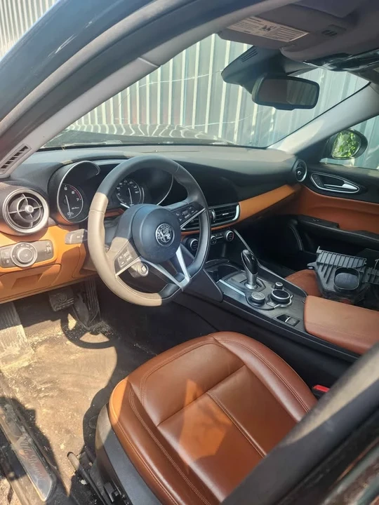 2017 Alfa Romeo Giulia - Image 6 of 7
