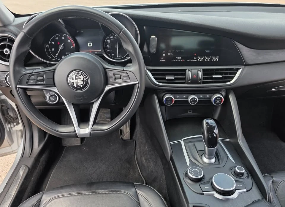 2017 Alfa Romeo Giulia - Image 9 of 14