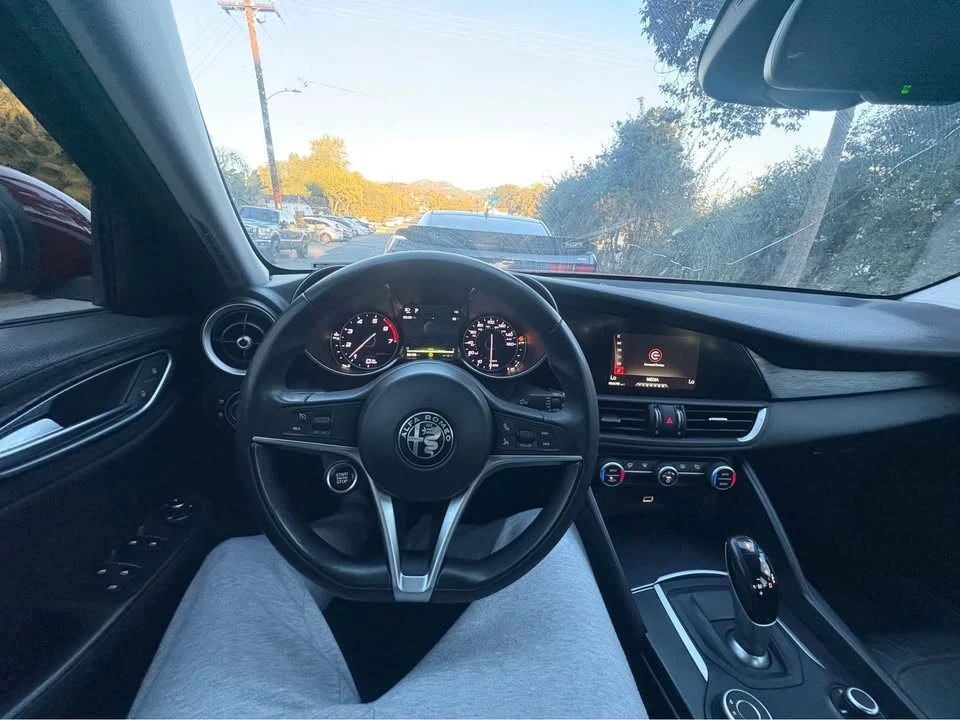 2017 Alfa Romeo Giulia - Image 7 of 8