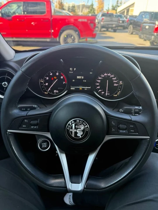 2017 Alfa Romeo Giulia - Image 5 of 6