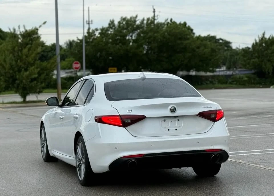 2017 Alfa Romeo Giulia - Image 4 of 7