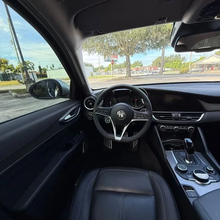2017 Alfa Romeo Giulia - Image 11 of 13