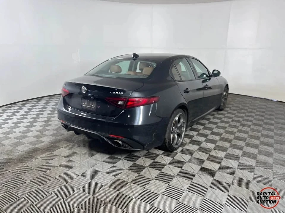 2017 Alfa Romeo Giulia - Image 3 of 5