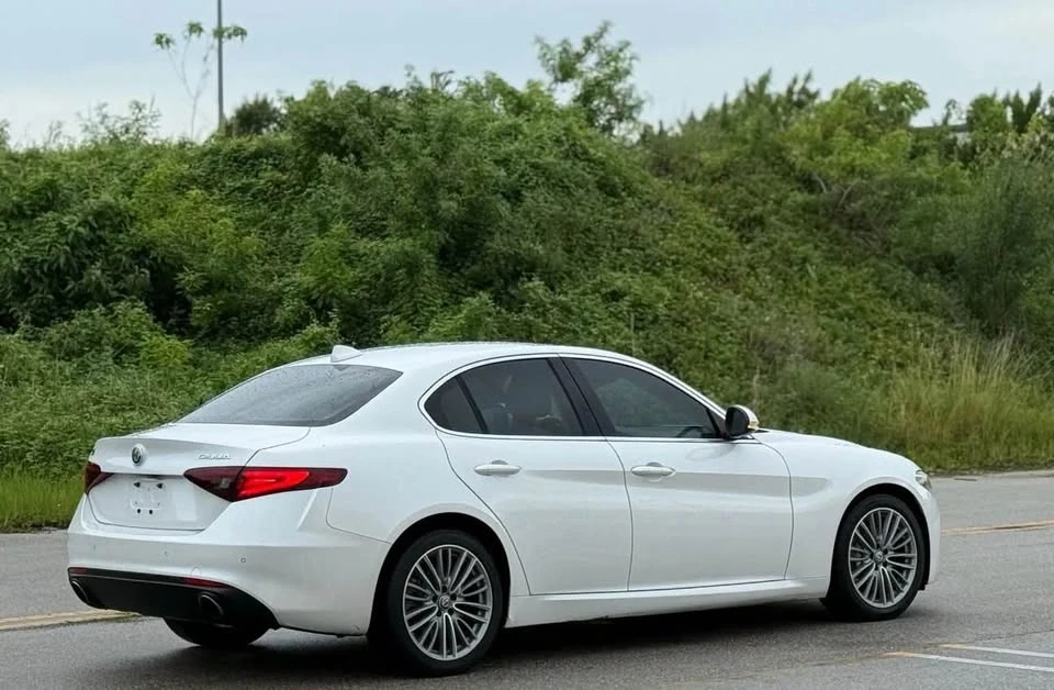2017 Alfa Romeo Giulia - Image 3 of 7