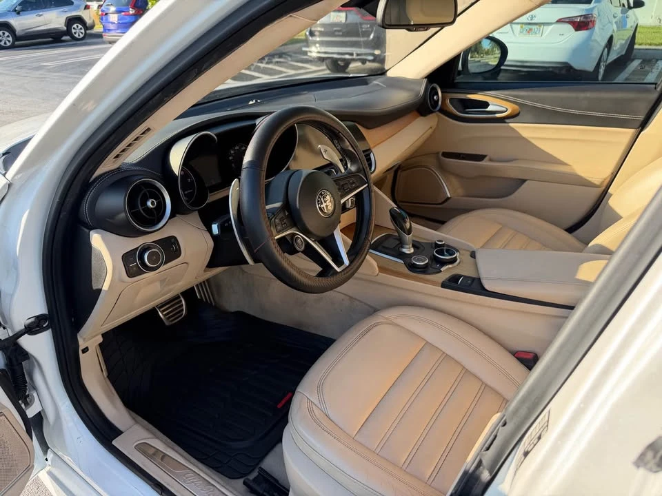 2017 Alfa Romeo Giulia - Image 14 of 15
