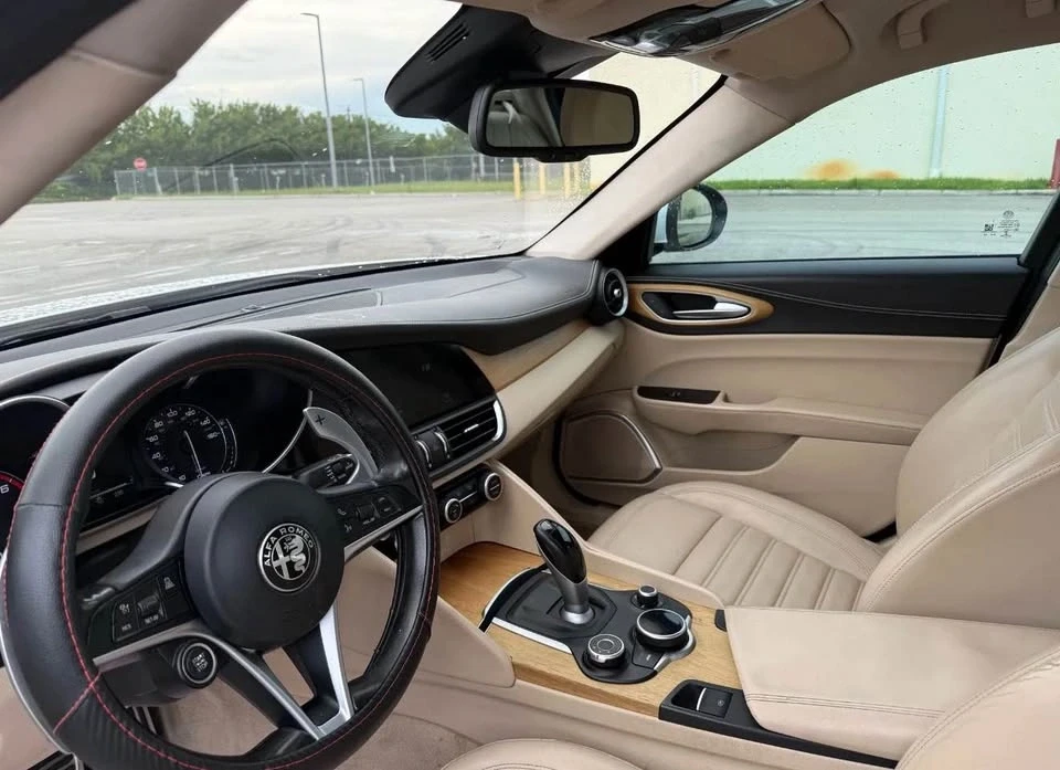 2017 Alfa Romeo Giulia - Image 5 of 7