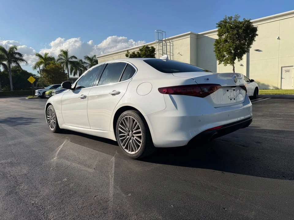 2017 Alfa Romeo Giulia - Image 10 of 15