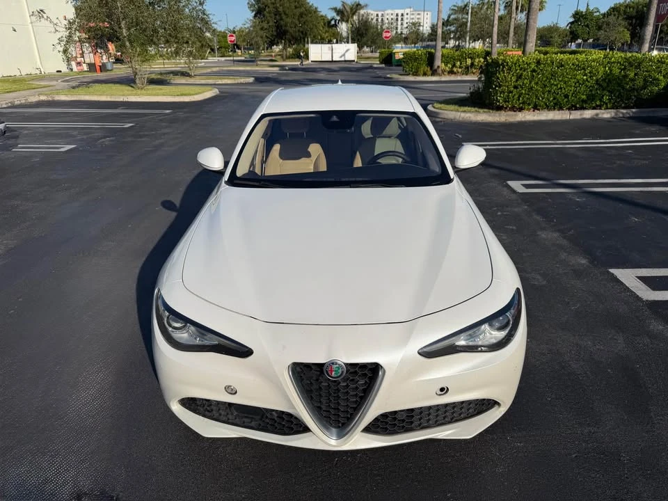 2017 Alfa Romeo Giulia - Image 4 of 15