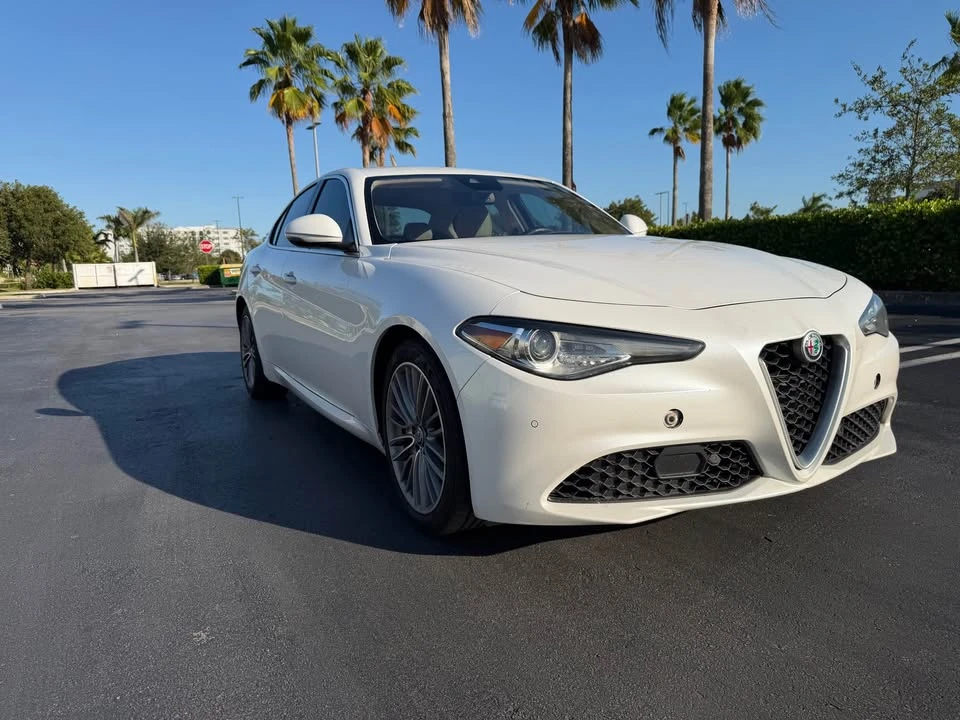 2017 Alfa Romeo Giulia - Image 5 of 15