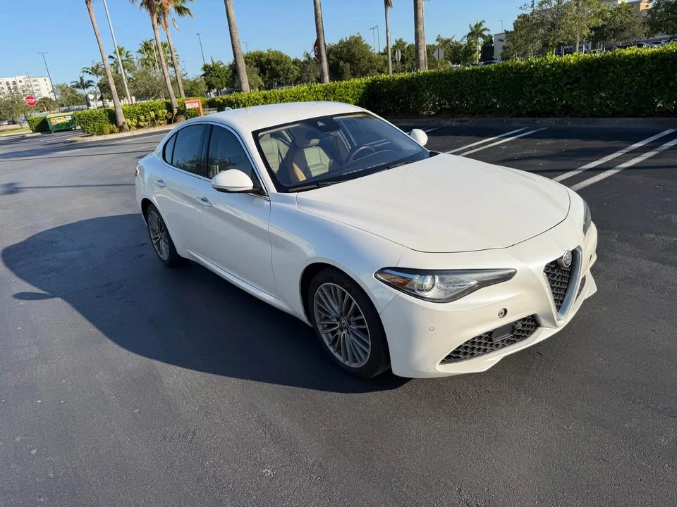 2017 Alfa Romeo Giulia - Image 6 of 15