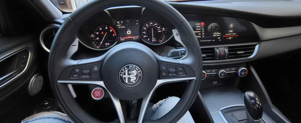 2017 Alfa Romeo Giulia - Image 11 of 20