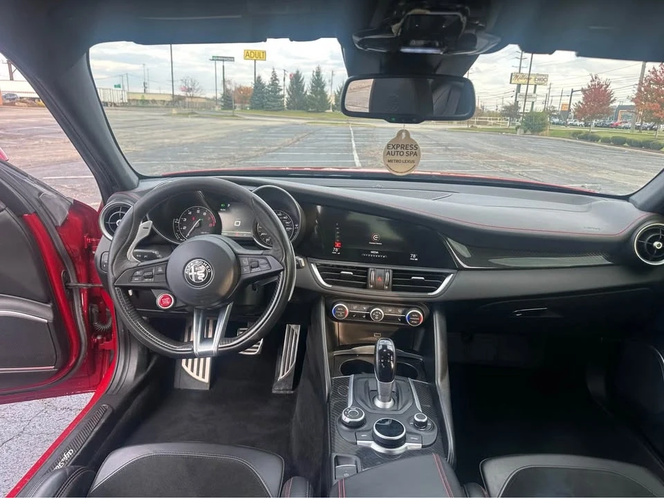 2017 Alfa Romeo Giulia - Image 18 of 21