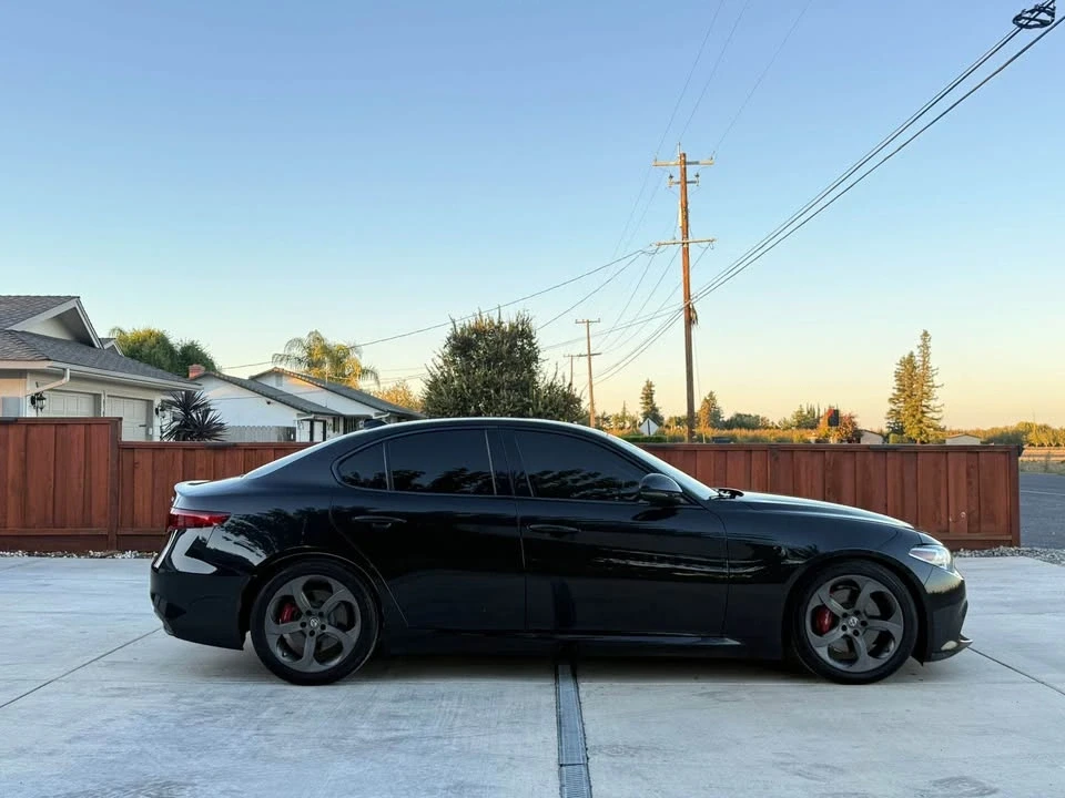 2017 Alfa Romeo Giulia - Image 5 of 8