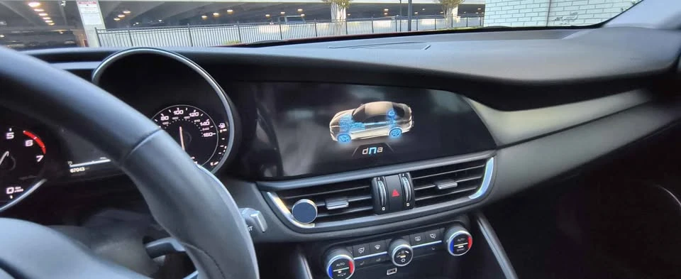 2017 Alfa Romeo Giulia - Image 13 of 20
