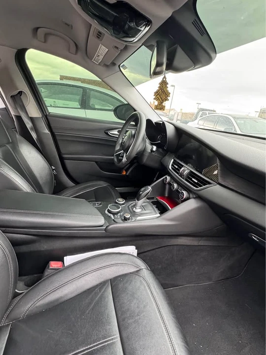 2017 Alfa Romeo Giulia - Image 6 of 11